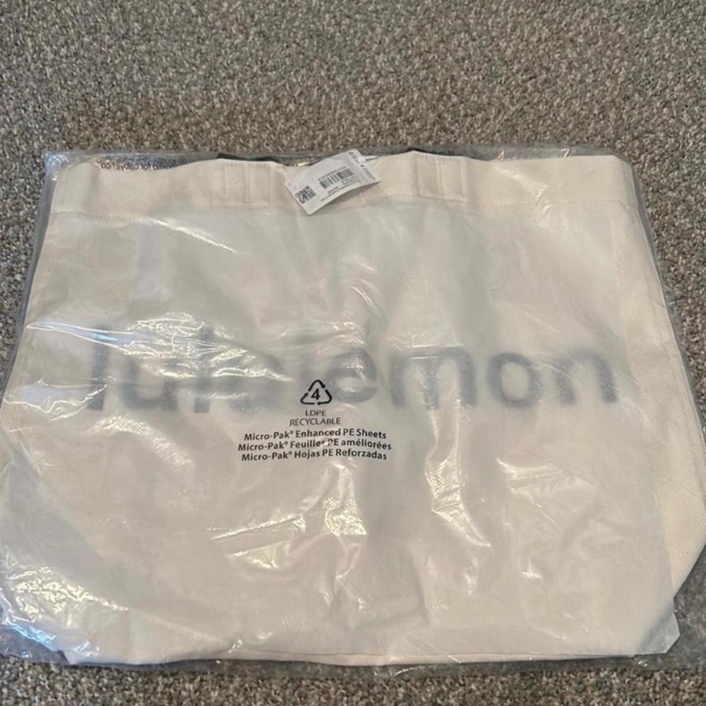 Lululemon Athletica White Tote Bag for Everyday Style